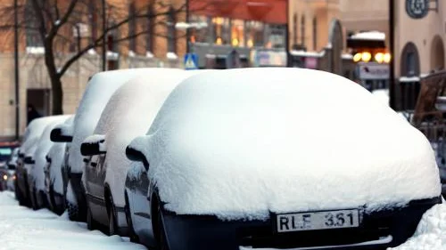 Insnöad? En liten skyffel är bra att ha till hands.