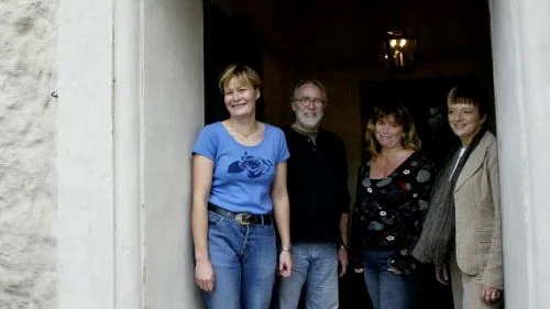 Ulrika Björk, Bo Malmgren, Maria Jute och Ulla Andersson representerar fyra körer i Mantorp. Körerna samarbetade i helgens ekumeniska mässa i Viby kyrka. Bild: JOHANNA WALLIN