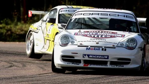 Kenny Bräck gjorde comeback på Mantorp med två femteplatser.