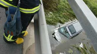 Den störtade stadsjeepen. Kofångaren ligger separat. Bild: HELENE FOLKESSON