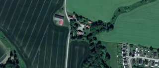 Jättevilla i Enstaberga har fått ny ägare - priset: 4 000 000 kronor