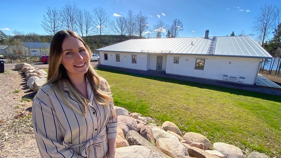 Sofia Sandelius och Robin Söderholm fann sitt drömläge och byggde sitt drömhus intill sjön Gissen. 