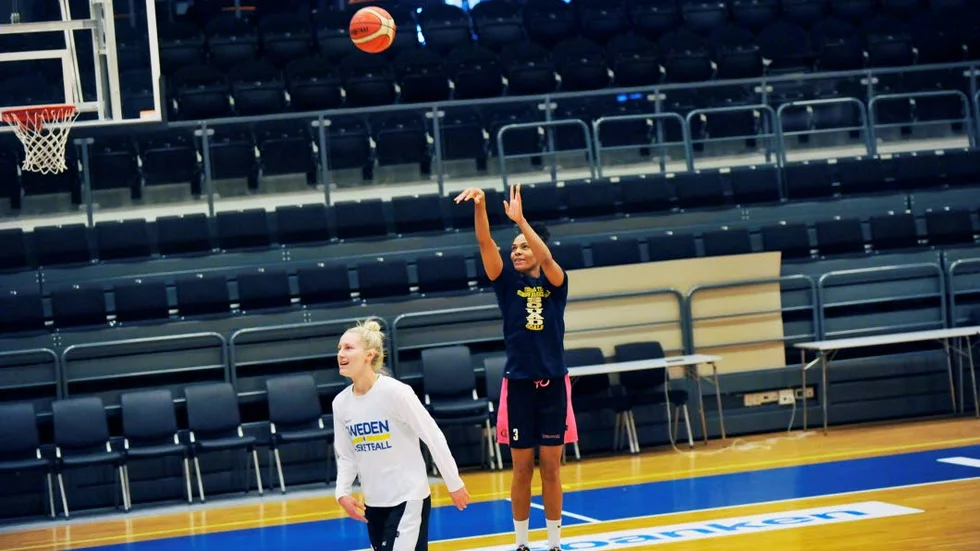 Chioma Nnamaka och Elin Lomgren, Luleå Basket.