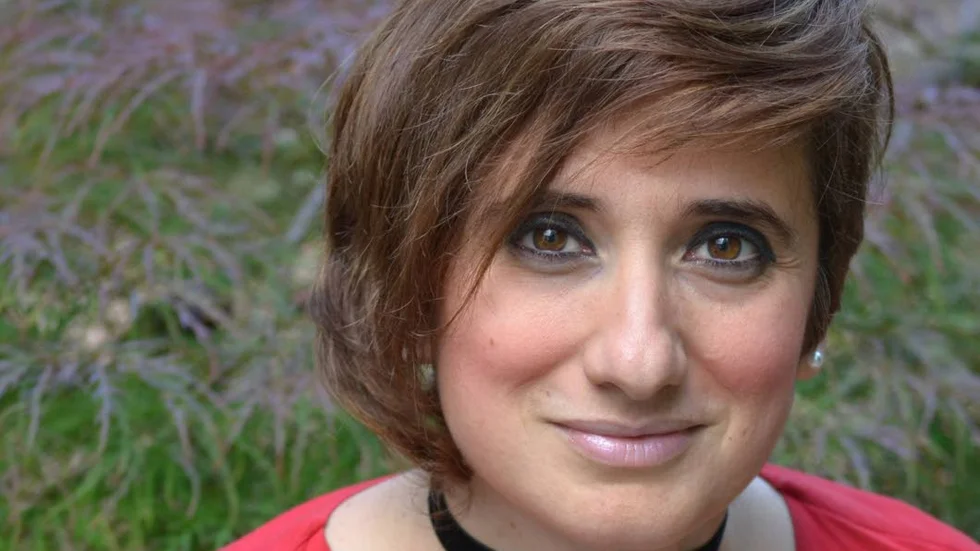 Rosa Ventrella är författare till bokan "Historien om en anständig familj".