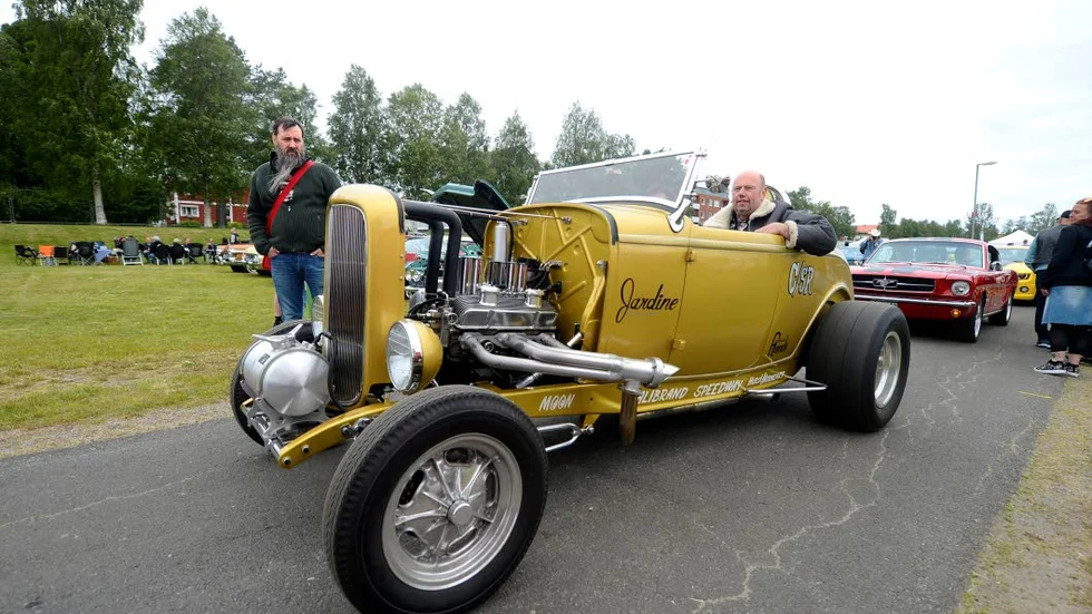 Som att sitta i en släpvagn på en tältstol. Så beskriver Hans ”Stinget” Lundberg åkturen från Luleå i sin hotrod.