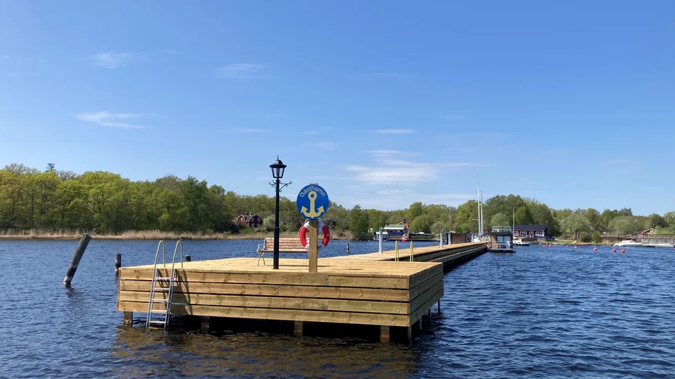 Blankaholms nyrenoverade gästbrygga är 210 meter lång och därmed en av de längsta i sitt slag. 