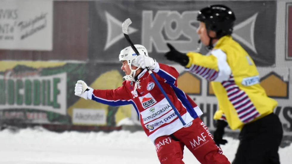 Jublande. Alexey Sadovskiy jublar efter ett av Kalix mål hemma mot Sirius.