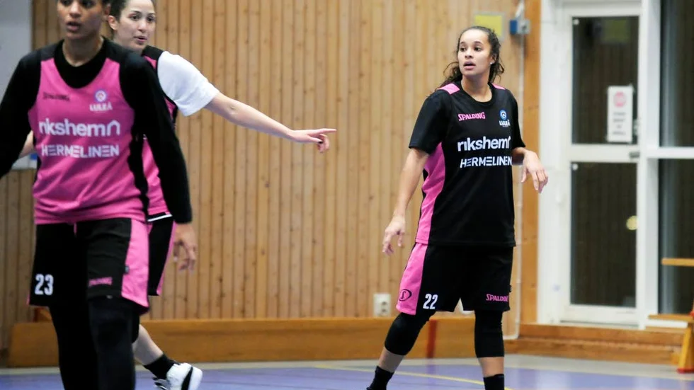 Michaela KK Houser har haft en strålande inledning på säsongen och snittar över 20 poäng per match.