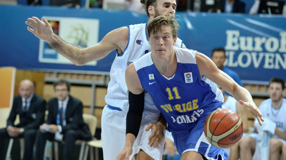 Superstjärna. Senast Sveriges herrlandslag spelade ett mästerskap, EM 2013, var NBA-stjärnan Jonas Jerebko med. Nu ska Fredrik Joulamo försöka locka in den förre Plannjaspelaren – och fler spelare med honom – i landslagsvärmen igen. ”Hade vi haft med alla de här spelarna tror jag att vi haft långt framskjutna placeringar på damsidan. På herrsidan tror jag att vi varit med i de allra flesta EM”, säger Joulamo.