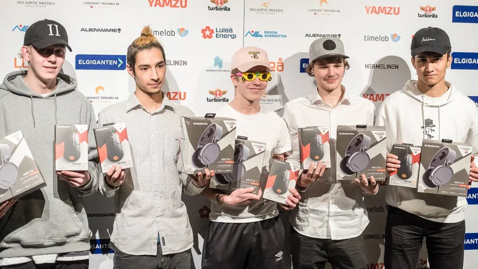 Gucci-gänget. Hampuz Öhman, Razmus Öhman, Miles Lundqvist, Pontus Buatao, Rasmus Harnemo är norrbottniska mästare i League of Legends.