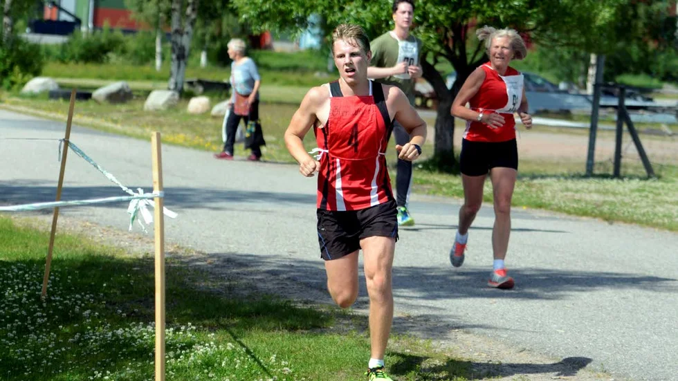 SEGERSTEG. Anton Laine, Morjärvs SK, vann bergsutmaningen bland herrarna.