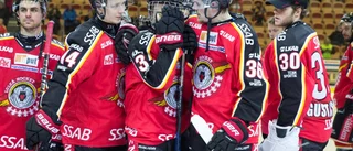 Bildextra: Hyllningarna till Janne Sandström i bilder