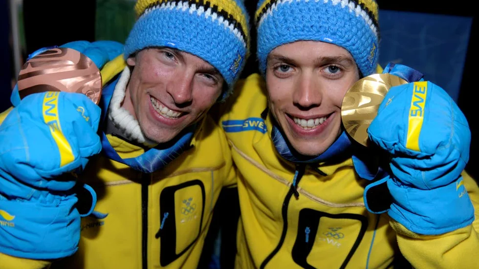 Glada. Johan Olsson och Marcus Hellner med sina medaljer.