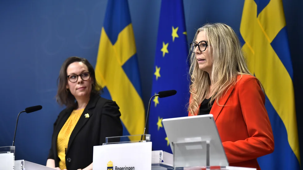 Migrationsminister Maria Malmer Stenergard (M) och Linda Lindberg, gruppledare för Sverigedemokraterna i riksdagen.