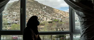 Kvinnor trotsar demonstrationsförbud i Kabul