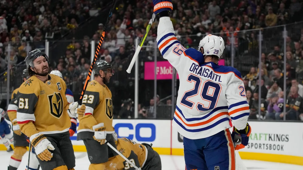 Edmontons Leon Draisaitl firar ett av sina fyra mål. Men Vegas fick sedan fira segern i matchen.