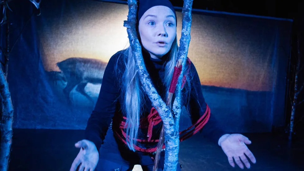 Arven du fikk av och med Maria-Lisa Thomasson är en tung föreställning med snygga sceniska lösningar.