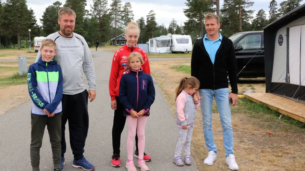 Familjerna Steinbakk och Jenssen från Fauske är återkommande husvanscampare på Piteå havsbad.