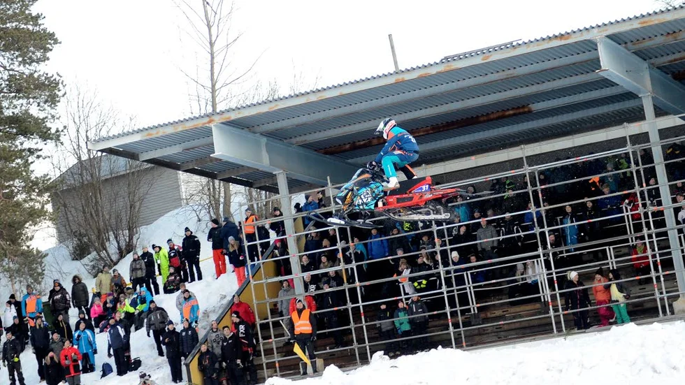 HOPPADE  LÅNGT OCH HÖGT gjorde 17-årige supertalanganen Emil Harr från Storuman.