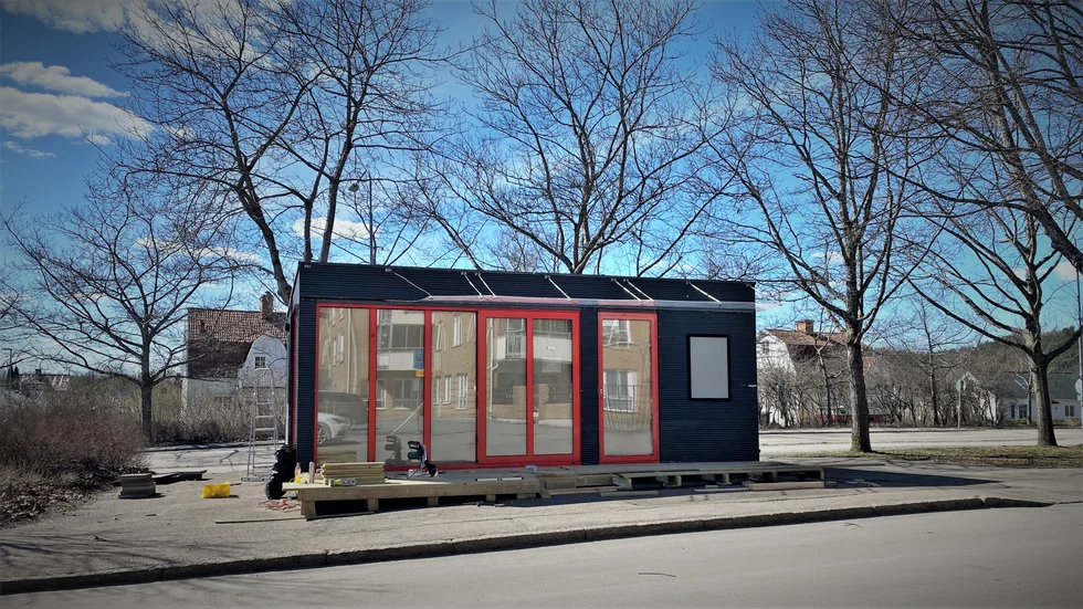 Nu byggs det en ny lokal efter den nedbrunna kiosken i korsningen JP Johanssons gata och Litslenavägen.