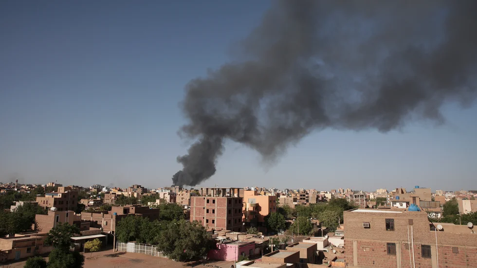 Upp till 270|000 människor kan komma att fly från Sudan till grannländerna Sydsudan och Tchad, uppger FN på tisdagen. Arkivbild.