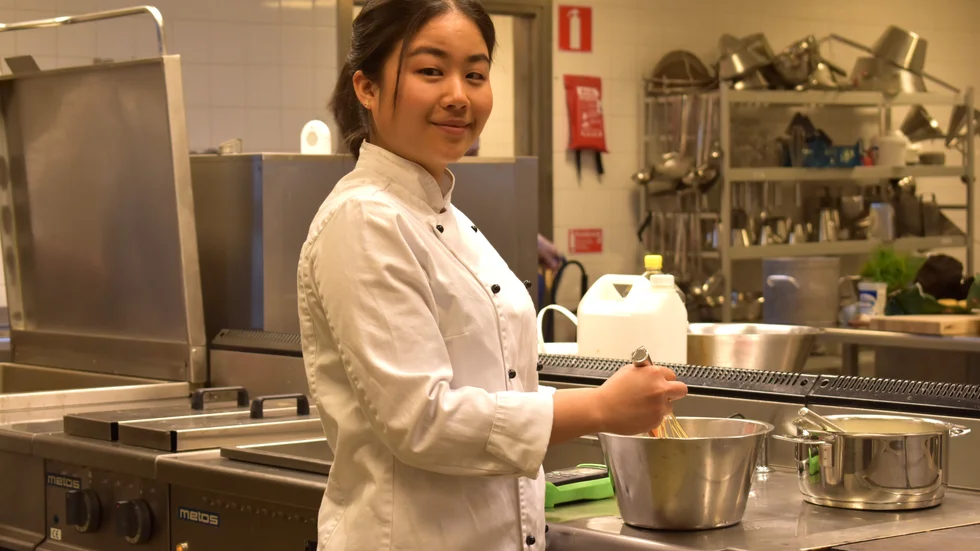 Suzie Rawita Thampida har klart med jobb efter utbildningen. Hon har fått anställning på restaurang Guldkant i Vimmerby där hon gjorde sin APL. "Jag trivs jättebra där", säger hon.