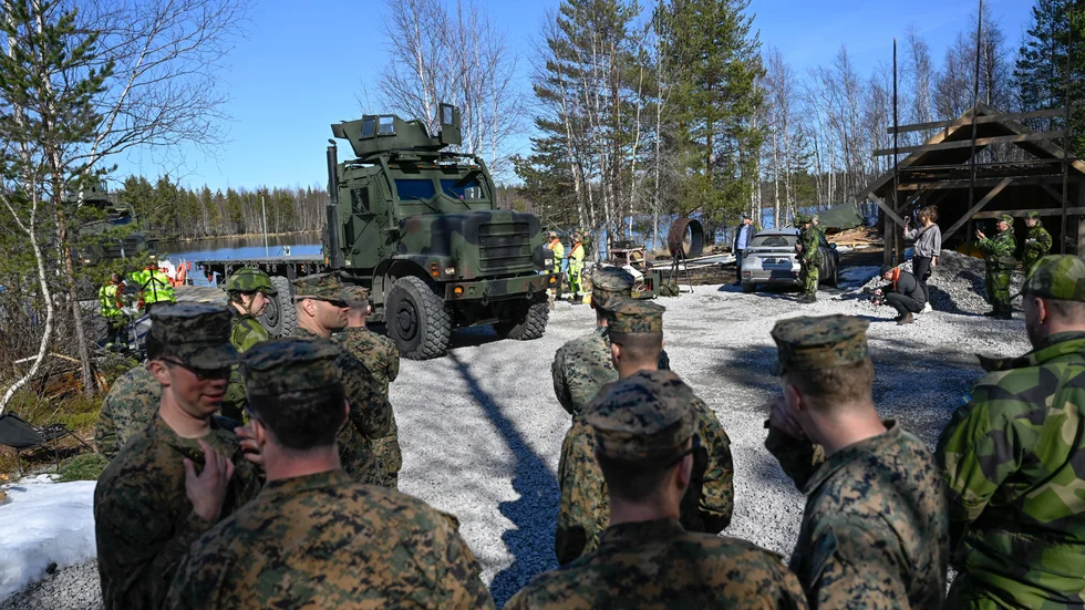 Amerikanska marinkåren har tagit sig över Ljusnan med en specialbyggd färja  i samband med Försvarsmaktens nationella militärövning Aurora 23.