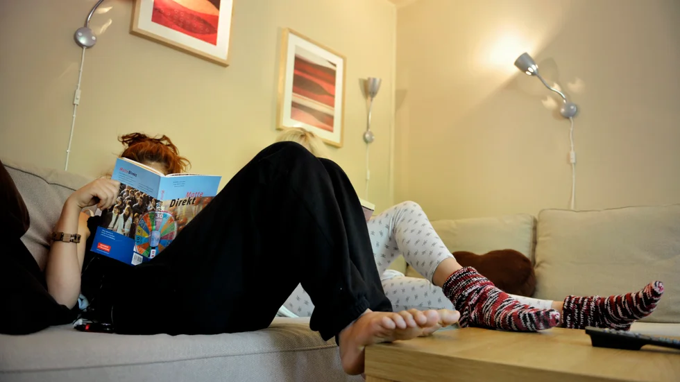 "Otaliga larmrapporter har påvisat stora brister på många ungdomshem och för många barn är inte dessa ett alternativ likvärdigt den trygghet en fungerande familj kan erbjuda", skriver Gudrun Brunegård (KD) med anledning av satsningen på fler familjehem.