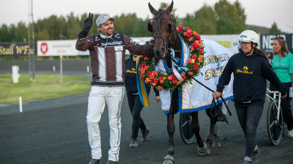 Daniel Redén vann sin tredje raka tränarseger i Norrbottens Stora Pris. Den här gången med fenomenet Francesco Zet