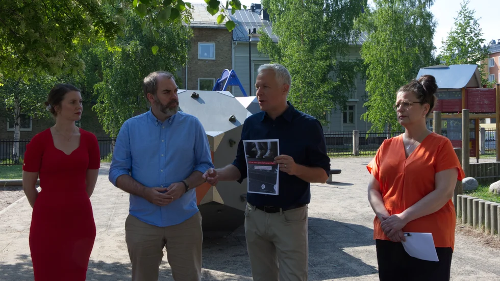 Norrbottniska riksdagsledamöterna Ida Karkiainen, Fredrik Lundh Sammeli, Linus Sköld och Zara Leghissa från Socialdemokraterna