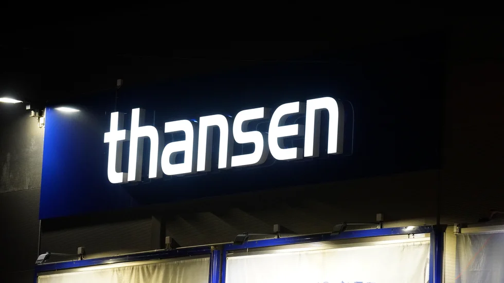 Danska kedjan Thansen säljer biltillbehör, cyklar, elektronik och verktyg enligt deras webbsajt. 