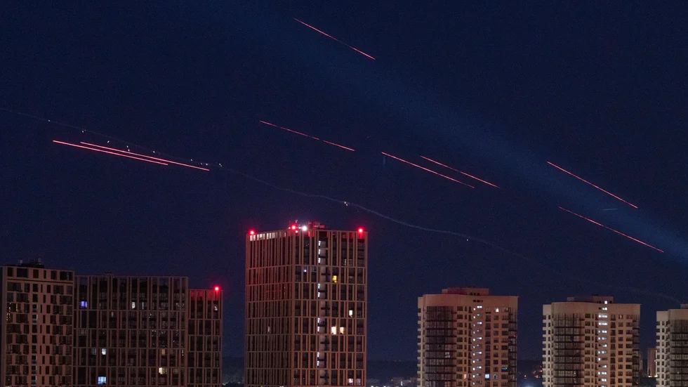 Ukrainskt luftförsvar mot drönare över huvudstaden Kiev vid ett tillfälle i våras. Arkivbild.
