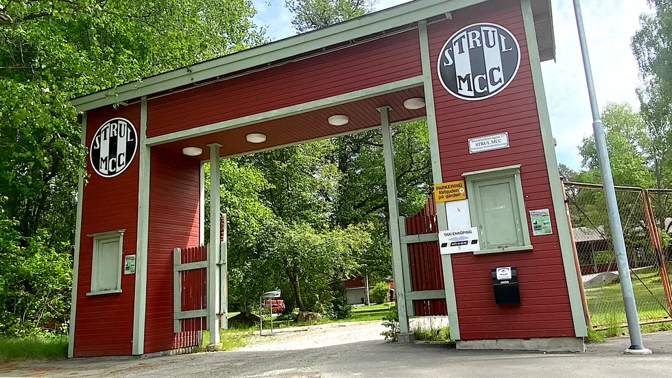 På nationaldagen kan man göra en utflykt till motorgården i Enköping. Strul MCC ordnar Swapmeet, loppis för mc-delar, och allmänheten är välkommen och det finns fika, hamburgare och fina cyklar att titta på.