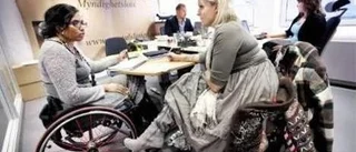 Hjälper genom myndighetskrånglet
