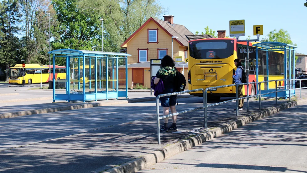 Ungdomar som kan bevisa att de har sommarjobb ska få sommarlovskort till kollektivtrafiken.