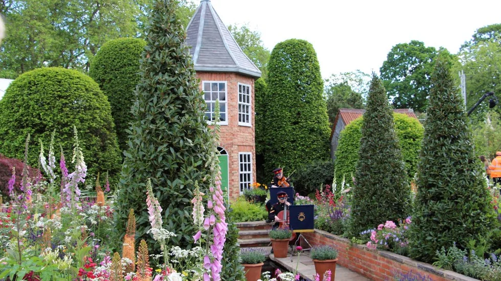 Excentriskt. Galnast, roligast och kanske också vackrast på Chelsea Flower Show var ”The Harrods British Eccentrics garden” av den kreative trädgårdsdesignern Diarmuid Gavined.