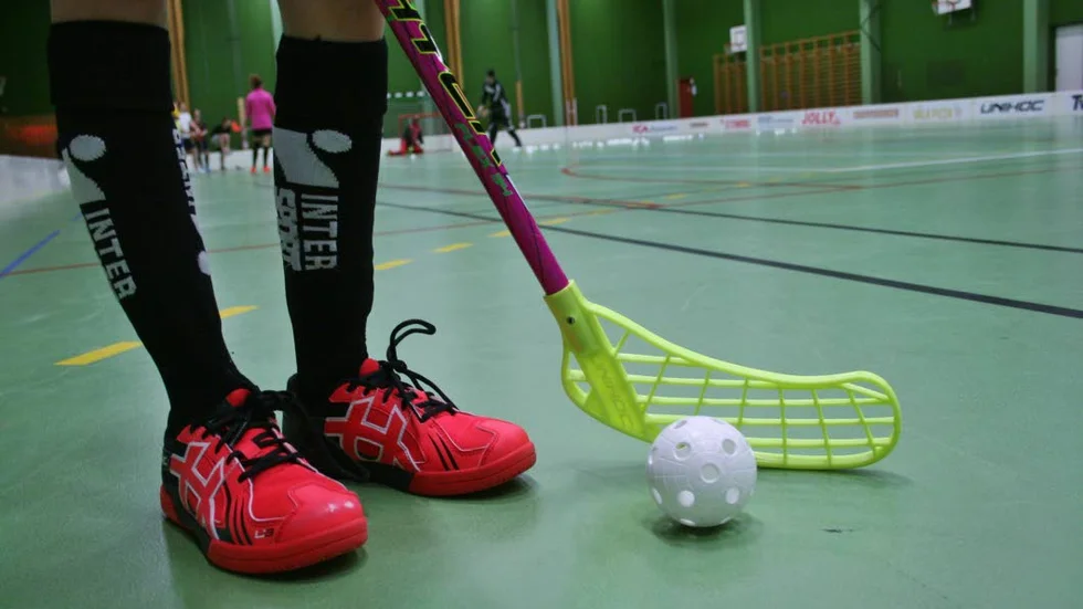 Wåhla IBK:s yngsta träningsgrupp, där de yngsta är i åttaårsåldern, är har i full aktion under en träningskväll i Östervåla sporthall. På lördag ska laget spela uppvisningsmatch vid Innebandyns dag.