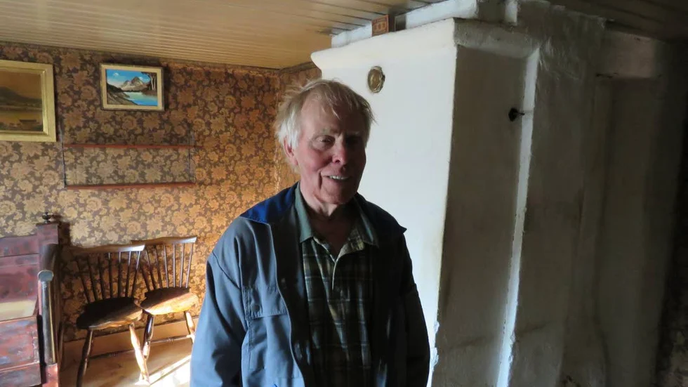 "Visst känns det lite vemodigt att sälja, vi får bara hoppas att den som köper stället vill vårda det vidare", säger Kalle Andersson, eller Kyrk-Kalle som alla säger.