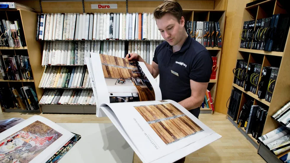 Många motiv. Michael Holtorf på Upsala Färg tycker att det är viktigare att det känns rätt än att följa trender när man väljer en fototapet.