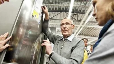 Ingvar Kamprad på IKEA i Uppsala. Äntligen!