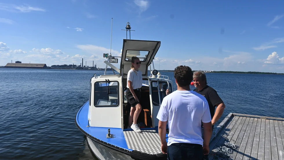 Naimi, August and the company’s founder Ronny Lindström prepares to cast off from Gåsören.
