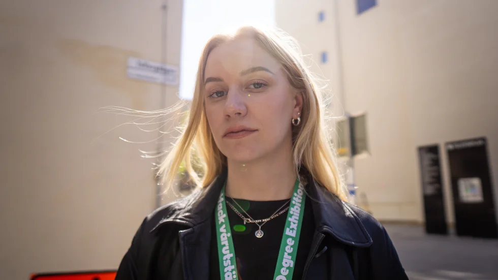 Sofia Ljungberg är konstnär, formgivare och designer från Katrineholm.