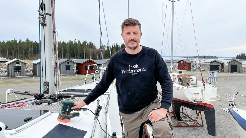 David Stenvall har sagt upp sin båtplats på Bondön efter att upprepade gånger ha gått på grund. "Vi kan inte ha båten här", säger han.