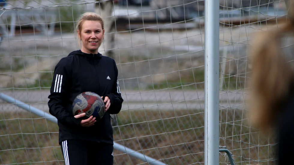 Emma Gustavsson har gjort comeback mellan stolparna. Hon är en av målvakterna i FC 65 Nord. 