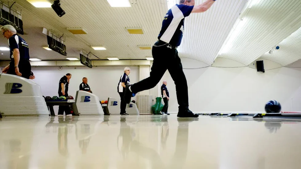 Bowlare. Rune Zetterman tycker att bowling är en aktivitet som passar högt upp i åldrarna.