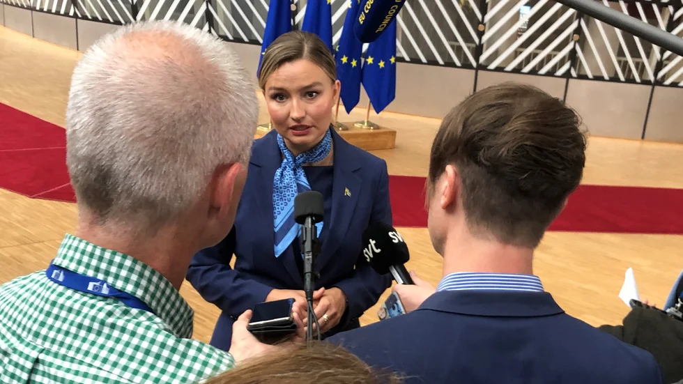 "Doorstep" är en del av den journalistiska vardagen i Bryssel. Ministrarna (här Sveriges näringsminister Ebba Busch) tar ett snack med närvarande journalister på vägen in till EU:s ministerrådsmöten. 