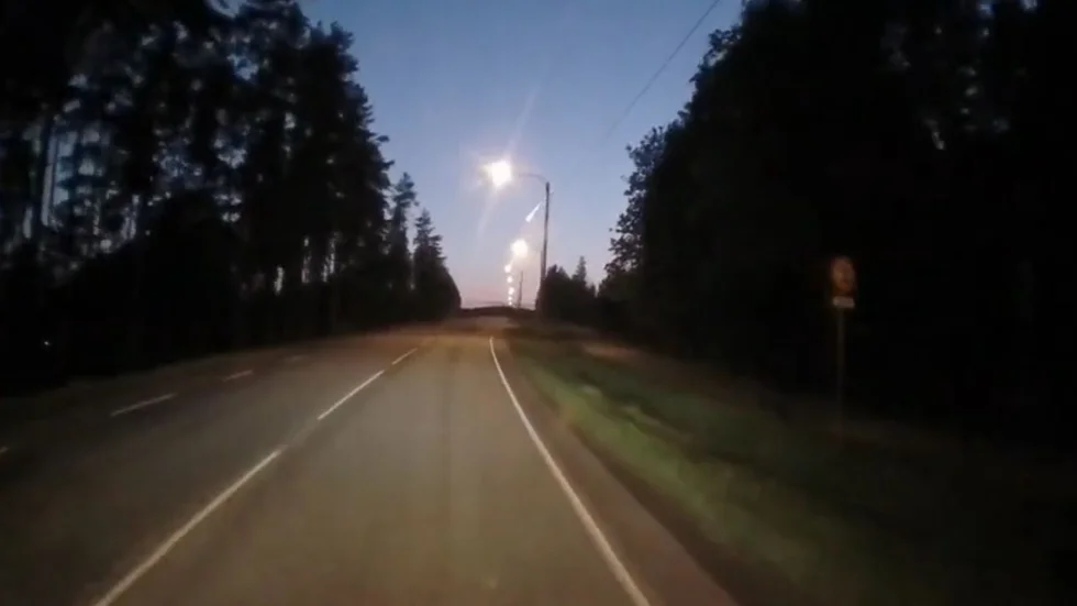 På tisdagskvällen lyste en störtande bolid upp himlen över länet