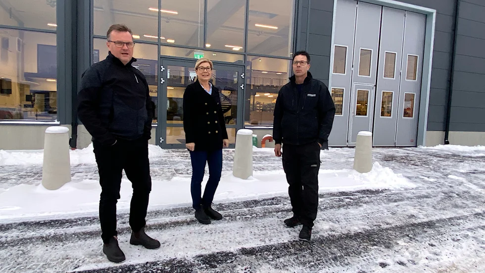 Magnus Folkesson, Maria Folkesson och Mattias Moström, ägare av Maskincity i Motala AB, tycker att det är roligt att ha fått slå upp dörrarna till de nya lokalerna.