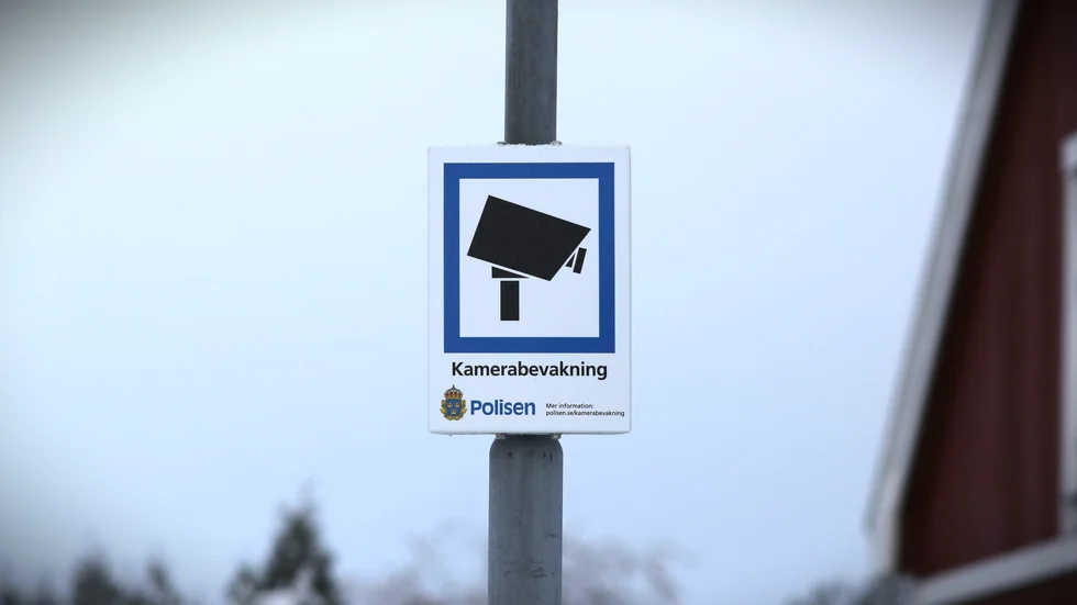"För att förebygga och upptäcka brott samt för att öka tryggheten i centrala Skellefteå har Moderaterna under lång tid drivit att det ska installeras trygghetskameror". 