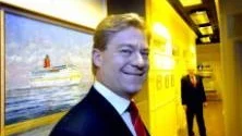 NYGAMMAL chef. Jan-Eric Nilsson tar över som vd efter avgående Jan-Erik Rosengren (i bakgrunden). Som ordförande i styrelsen var Jan-Eric Nilsson ansvarig för rekryteringen av en ny vd -- en roll han själv tog hand om. "Jag ser det som en fördel att vi i familjen är i ägarmajoritet", säger han om familjen Nilssons makt i Gotlandsbolaget.